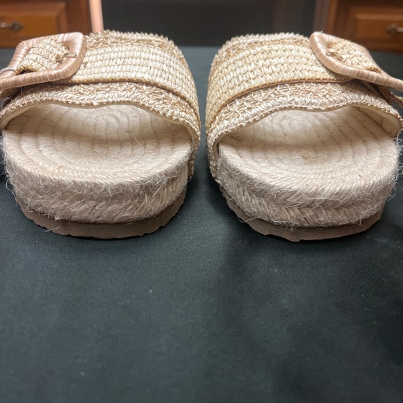 New With Tag Haute Hippie Brand Beige Woven Slide Sandals.  Sz. 9. - Picture 3 of 8
